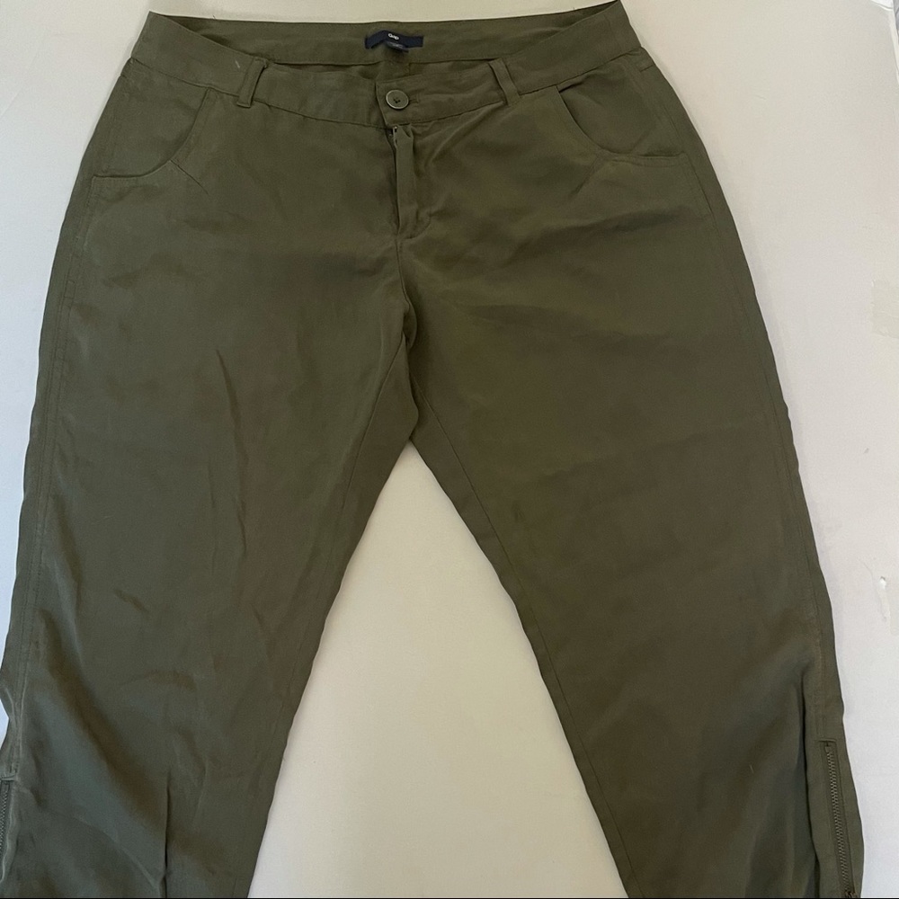 Gap Jogger Pants Size 4P. Silky Material with Zippers and Pockets